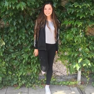 Meet your Posher, Chloe